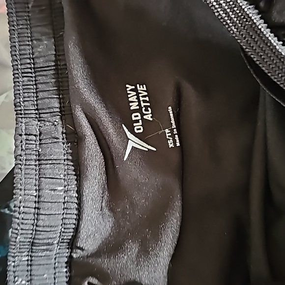 2 STUNNING OLD NAVY Active RUNNING SHORTS - Picture 2 of 9